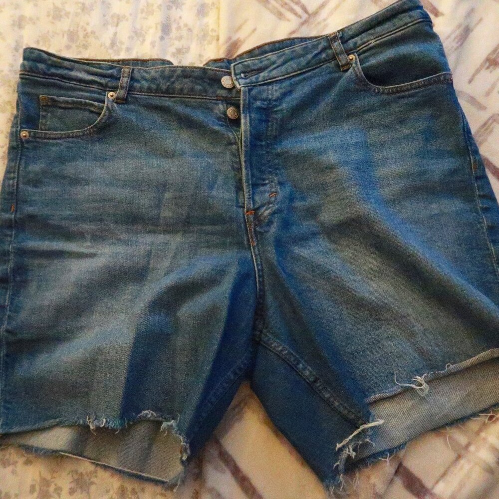 90s Cutoff High Waist Shorts